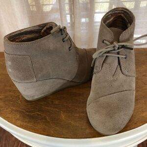 Toms tan suede leather wedges size 8